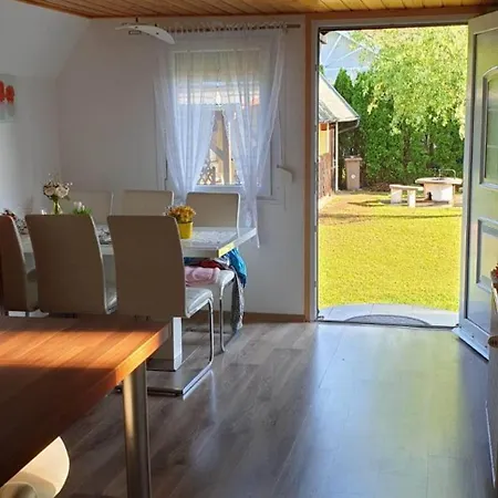 Schoenes 300 M Vom Freistrand Am Balaton 度假居 Balatonmáriafürdő